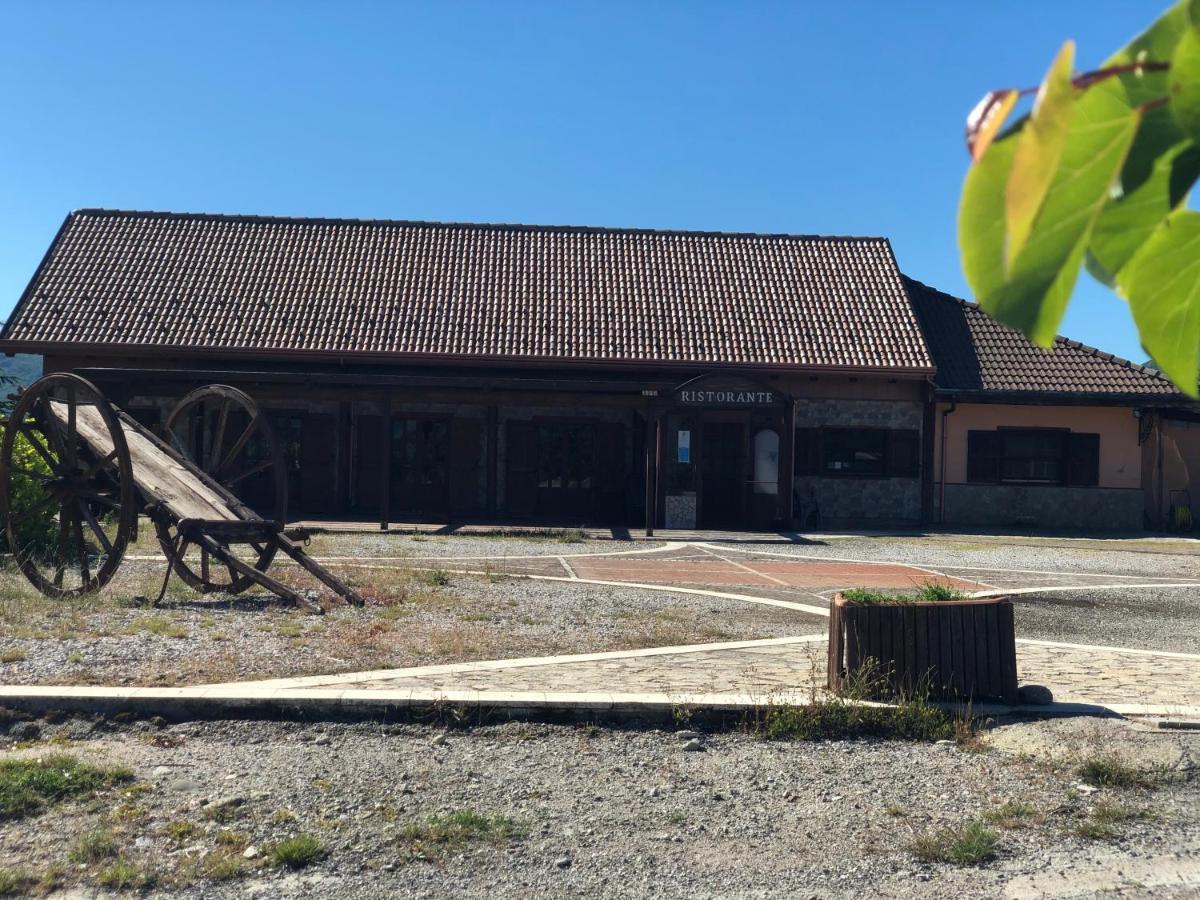 Hotel Pietrapanna Calvello Bagian luar foto