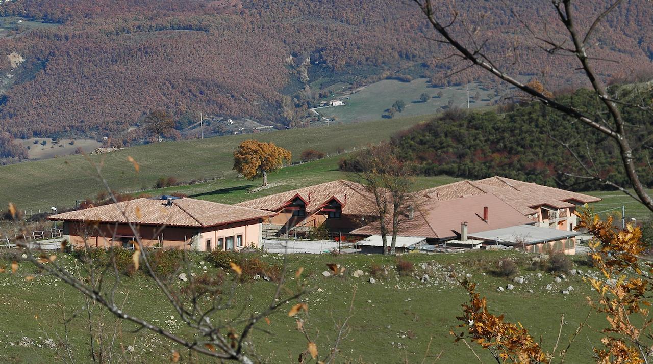 Hotel Pietrapanna Calvello Bagian luar foto