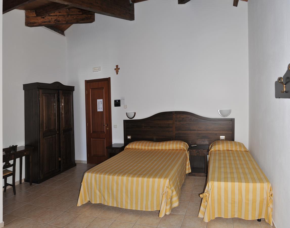 Hotel Pietrapanna Calvello Bagian luar foto