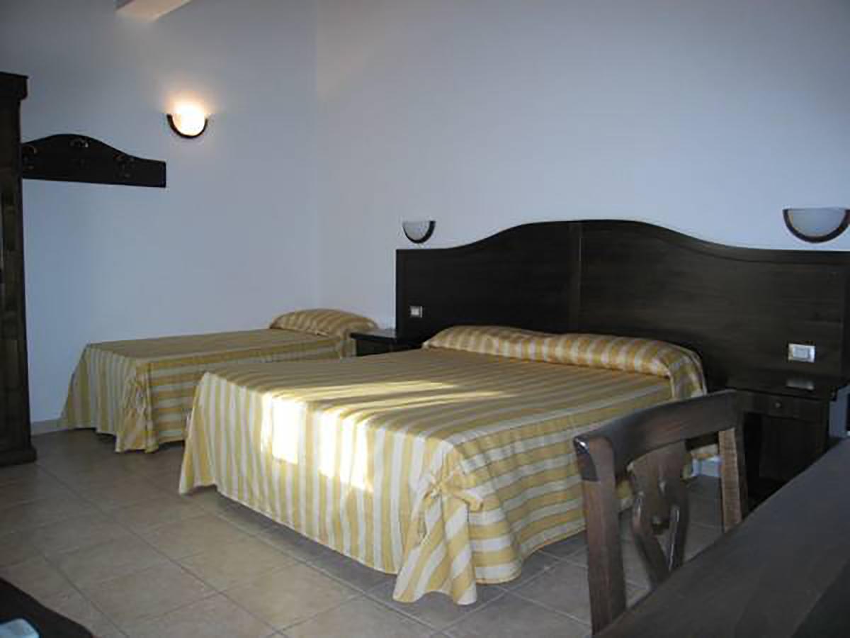 Hotel Pietrapanna Calvello Bagian luar foto
